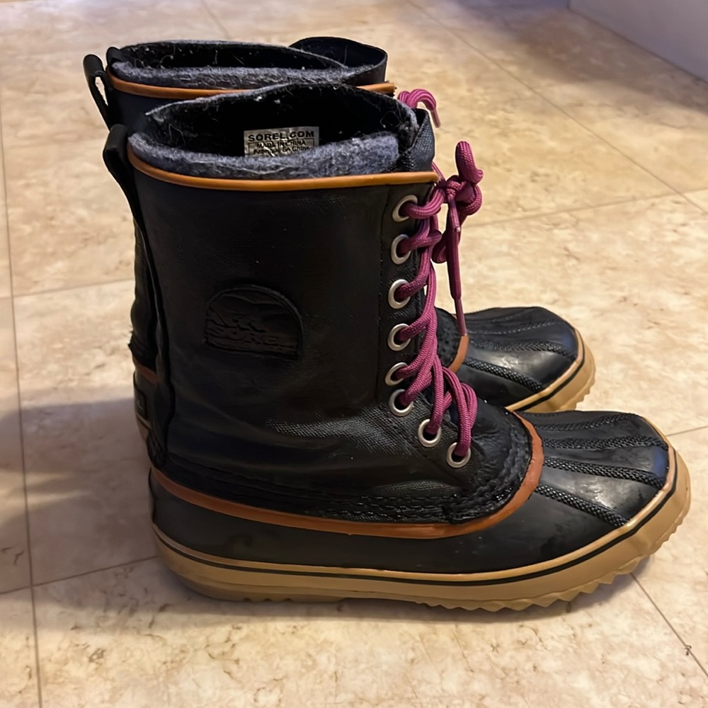 Sorel Women’s 1964 CVS Black and Pink Waterproof Laceup Winter Boots Size 9 - Picture 3 of 5